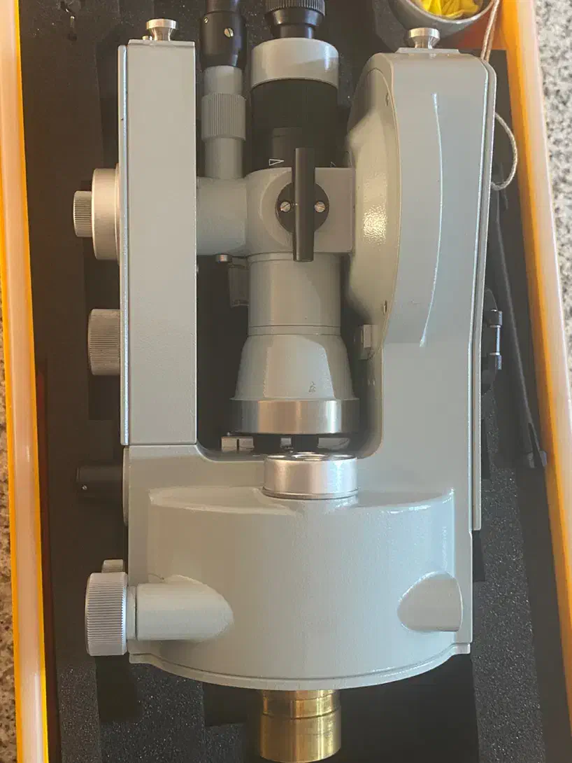 دوربین نقشه برداری carl zeiss|ماشینآلات صنعتی|بیرجند, |دیوار