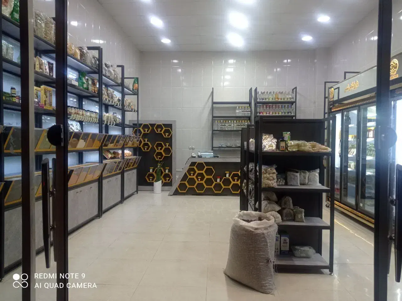 قفسه، شلف، طبقه، نظم دهنده|کتابخانه، شلف، قفسه‌های دیواری|طرقبه, |دیوار