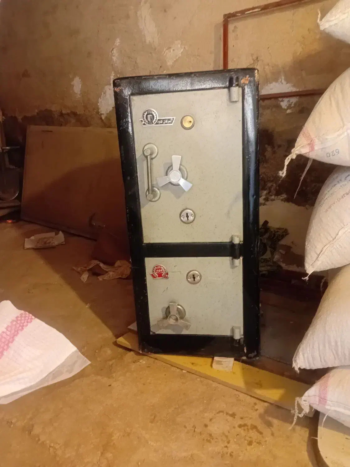 گاو صندوق|ابزارآلات|سنقر, |دیوار