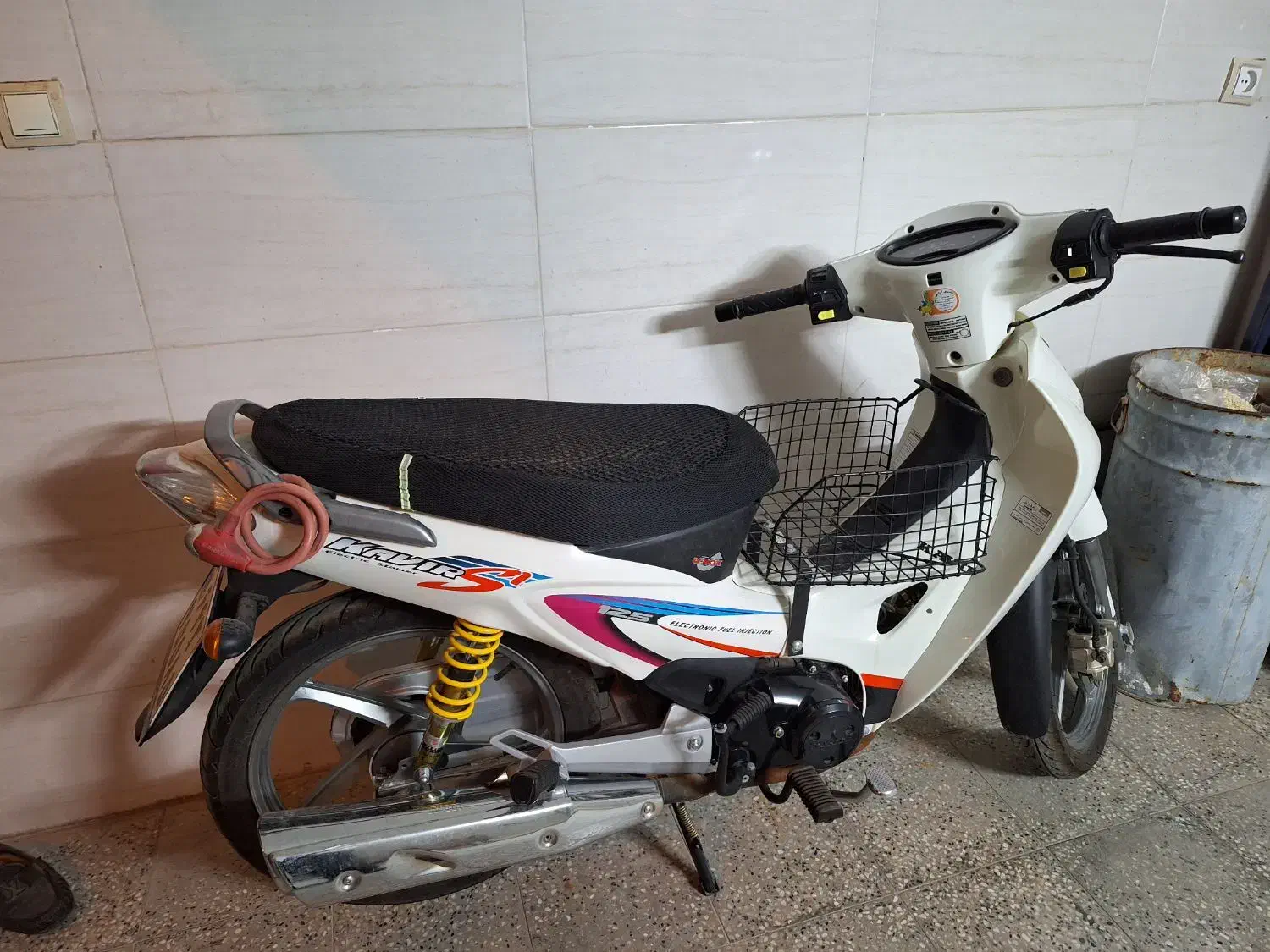 موتوربیکلاچ کویررادیسون ۱۲۵|موتورسیکلت|زارچ, |دیوار