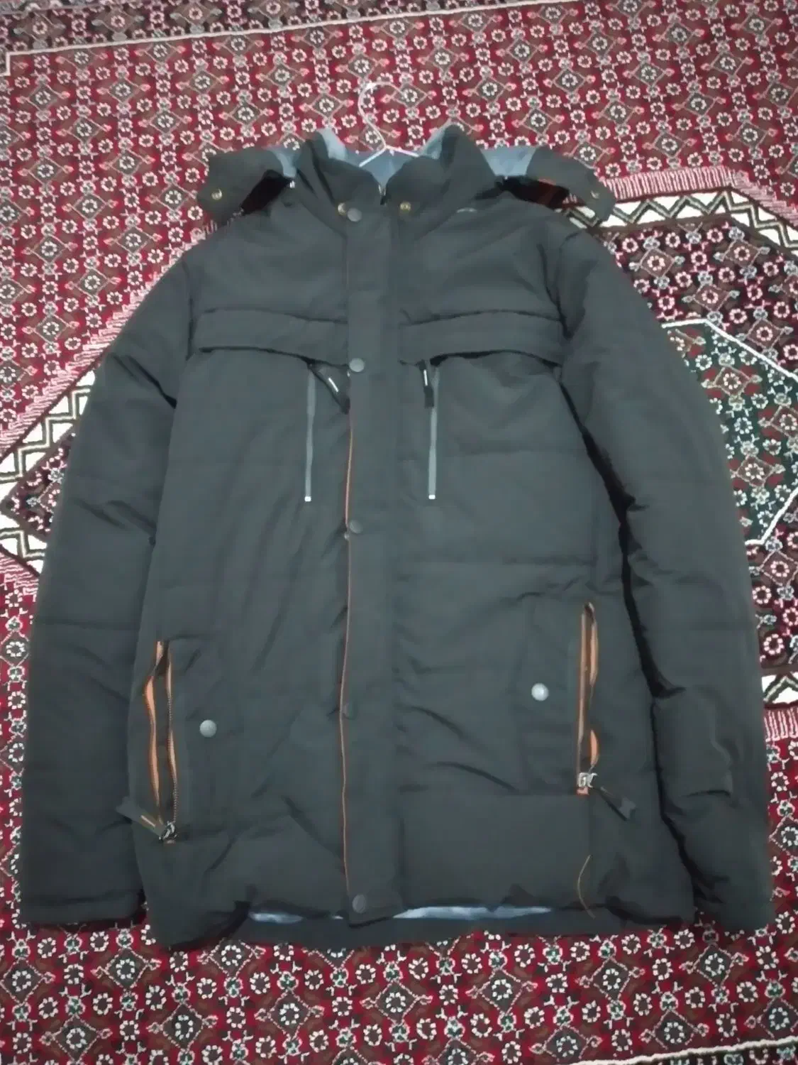 کاپشن|لباس|شاهین دژ, |دیوار