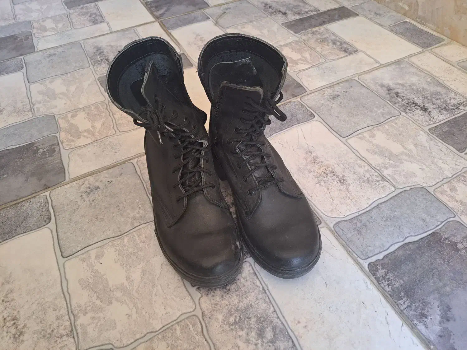 پوتین زیپ دار|کیف، کفش، کمربند|قروه, |دیوار