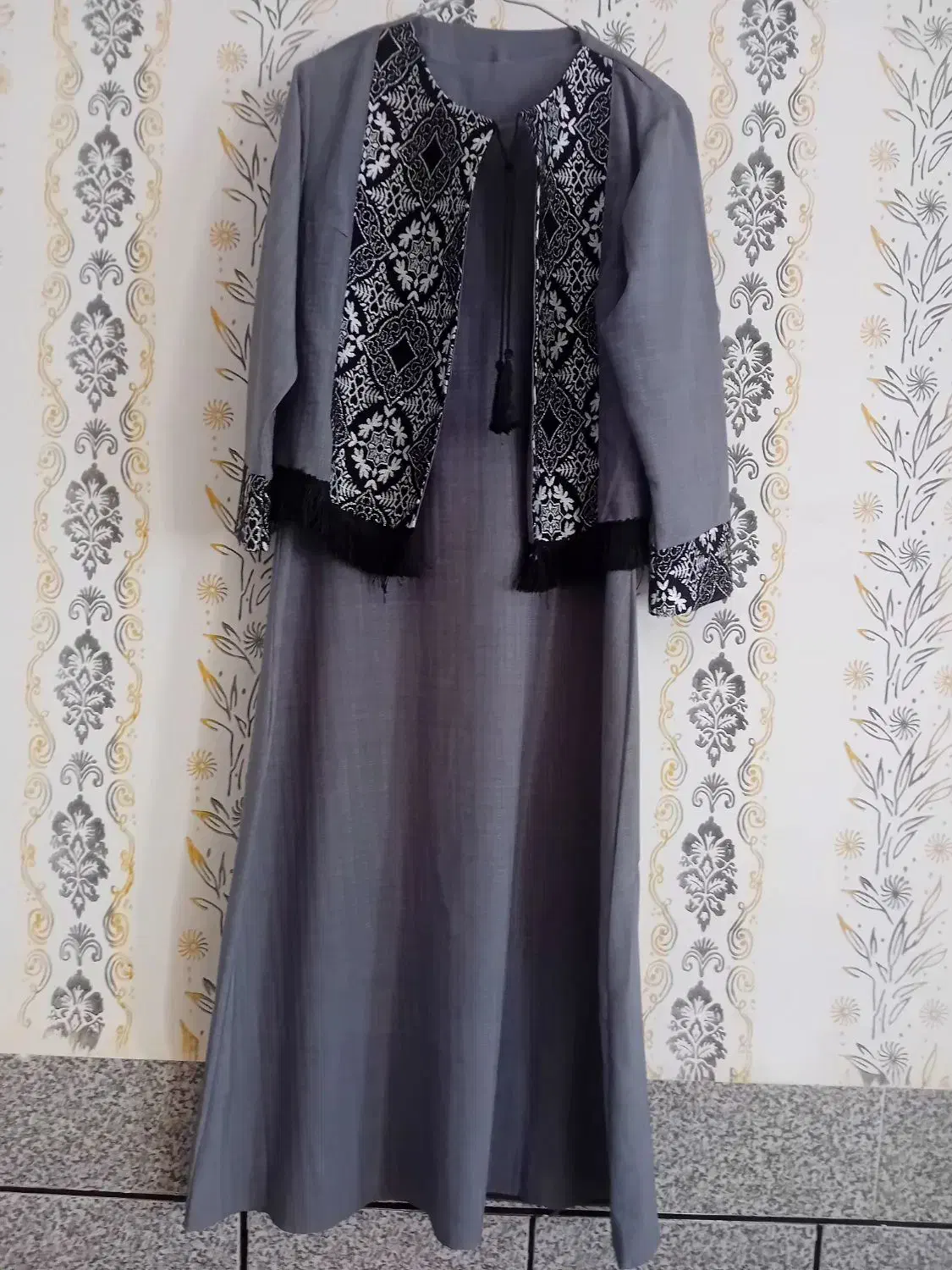 کت و سرافون|لباس|آبدانان, |دیوار