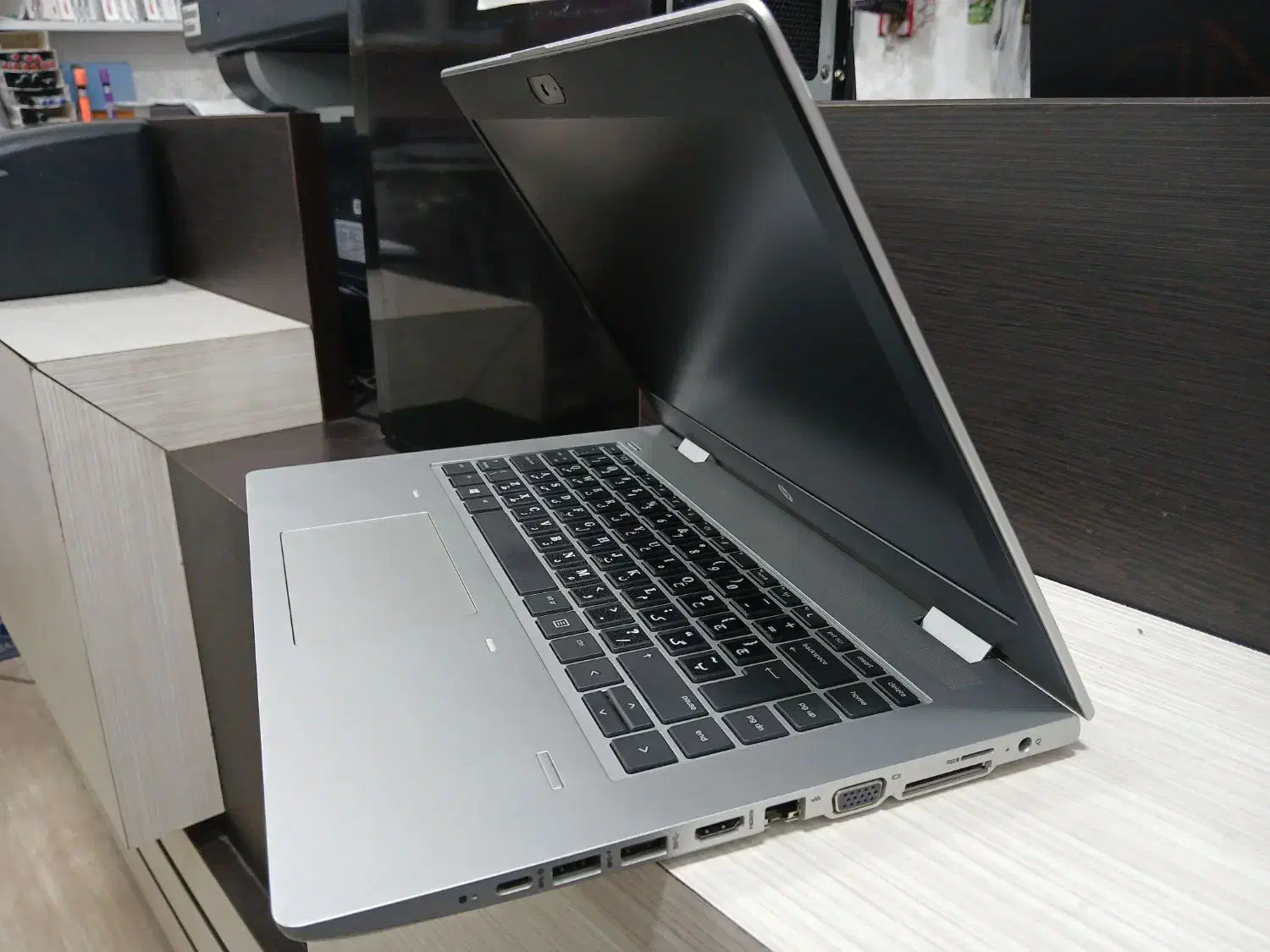 لپتابHPبا رنگ خاص نقره ای سیمکارت خور نسل۸|رایانه همراه|اهواز, گلستان|دیوار