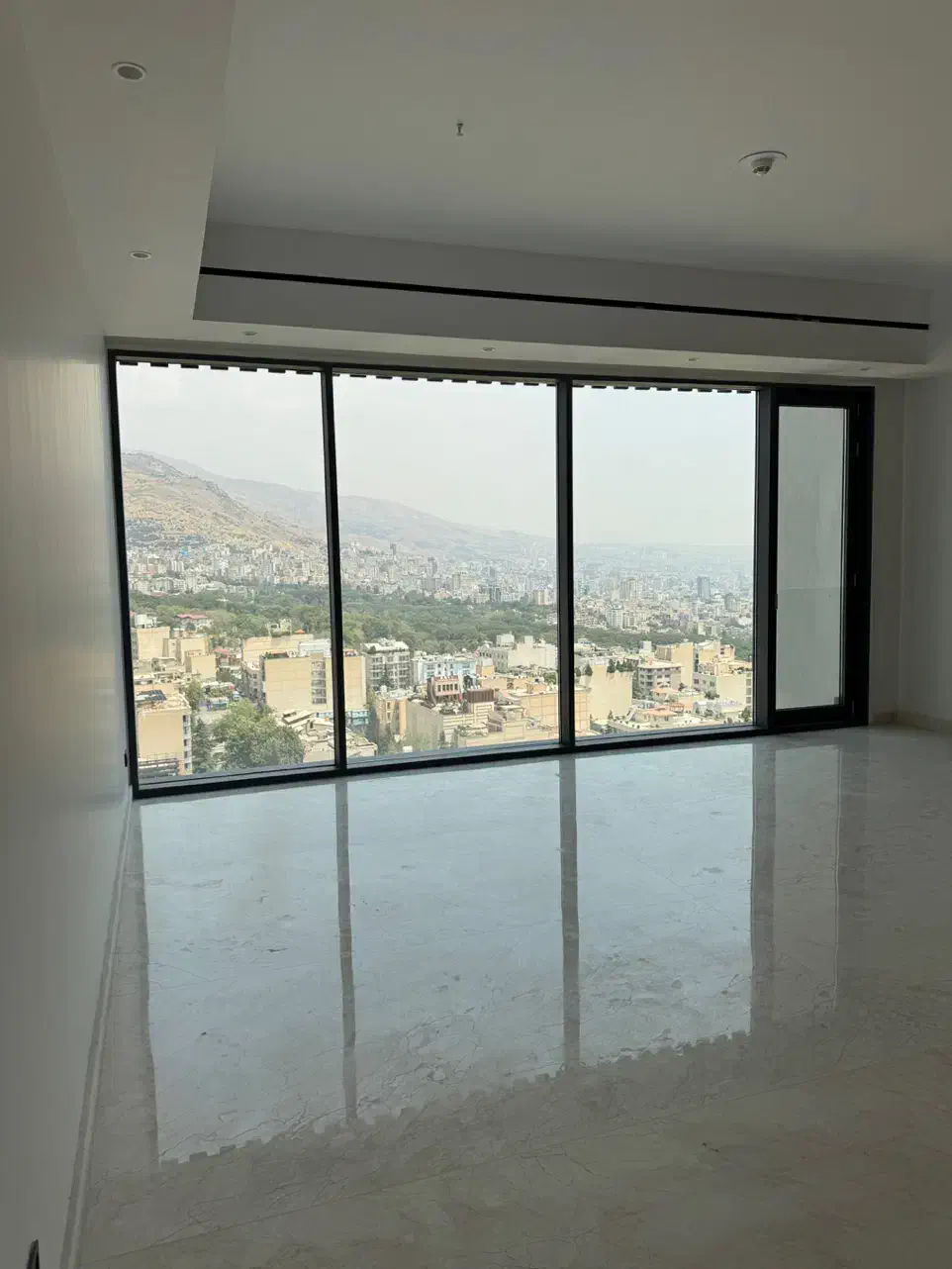 نیاوران برج باغ ۳۵۰ متر ۳۰ مترتراس ویو دار|فروش آپارتمان|تهران, نیاوران|دیوار