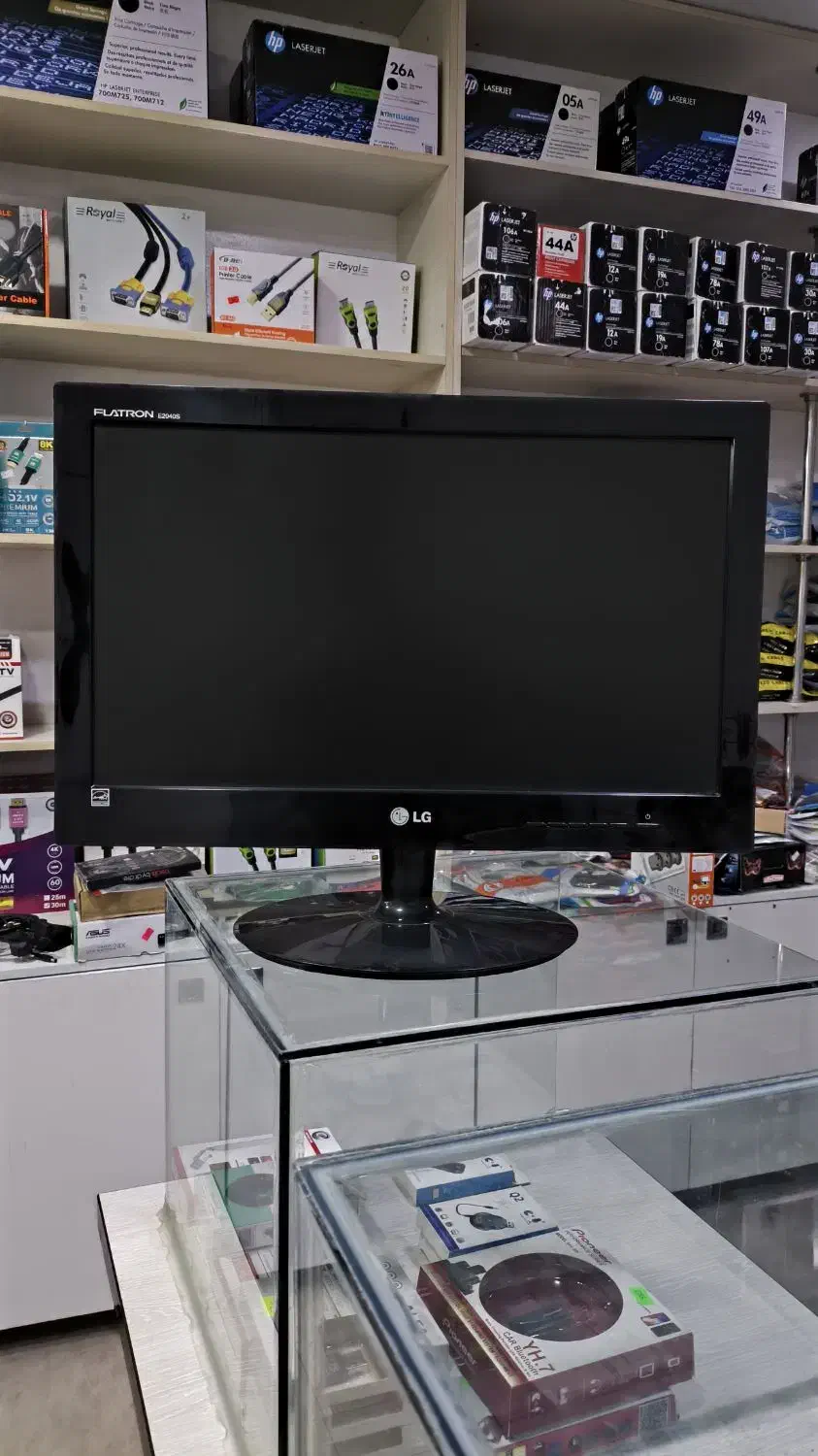 فروشگاه آریانا - مانیتور 20 LED LG|قطعات و لوازم جانبی رایانه|بندر ماهشهر, |دیوار