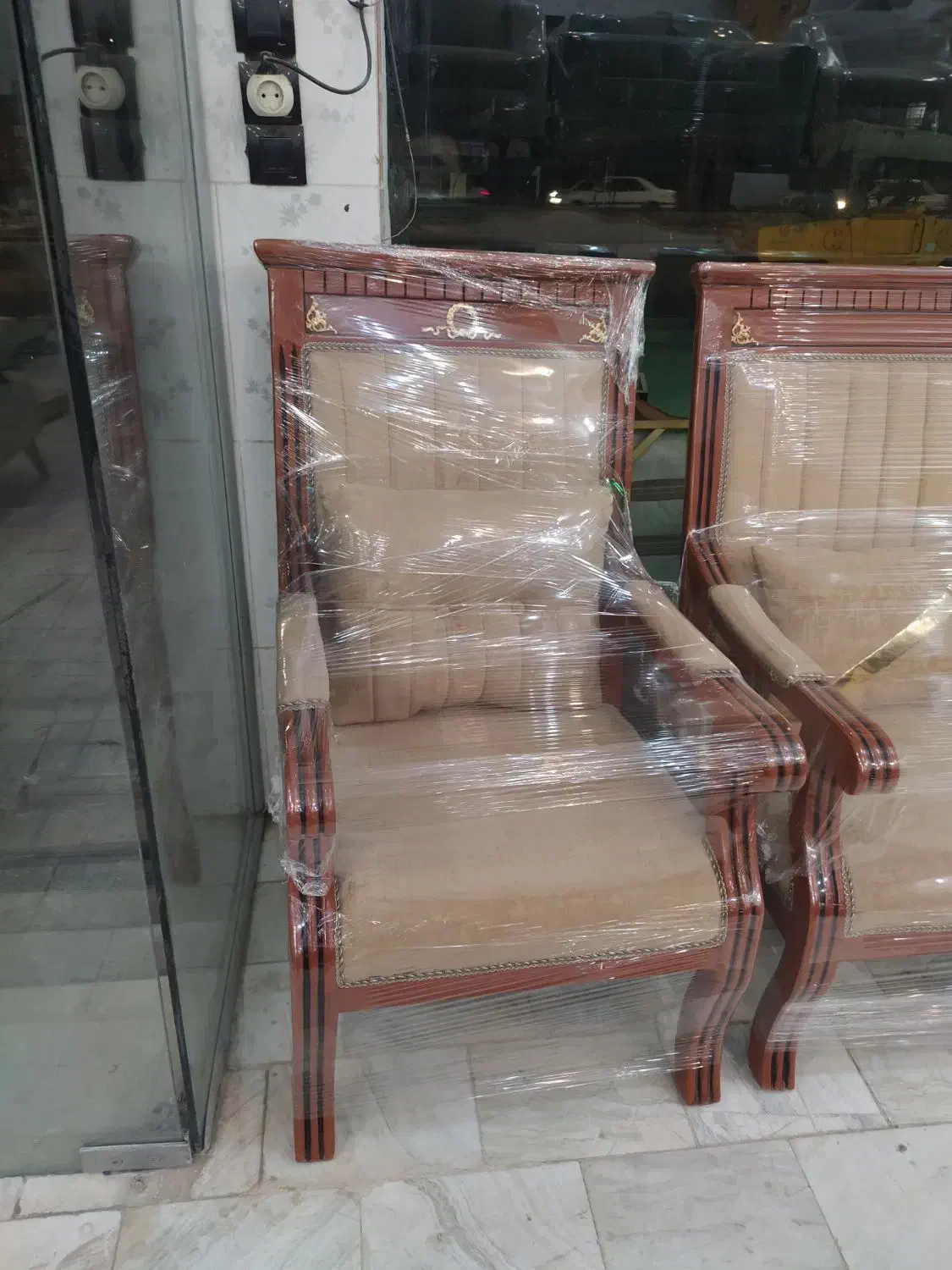 مبل سلطنتی|مبلمان خانگی و میز عسلی|تربتحیدریه, شهرک ولیعصر|دیوار