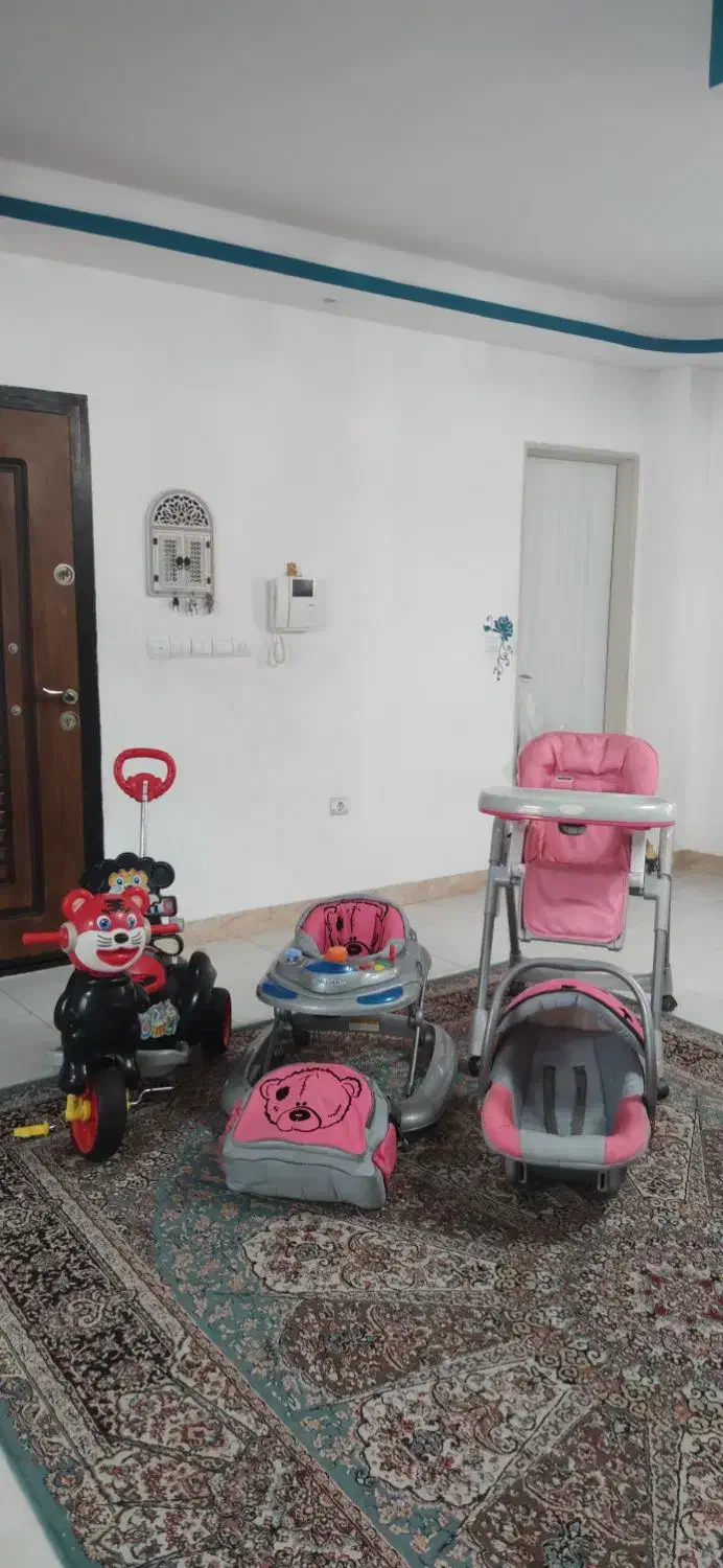 سرویس کالسکه روروئک دلیجان به همراه صندلی غذا|کالسکه و لوازم جانبی|رشت, شهرک قدس|دیوار