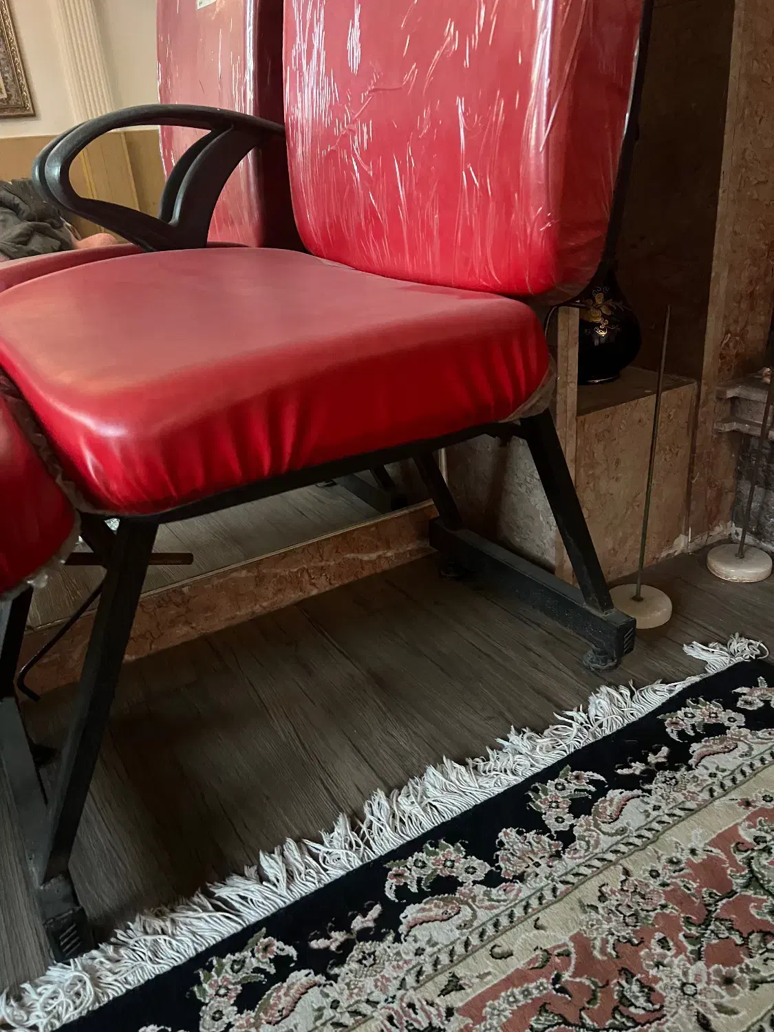 صندلی آرایشگاه|آرایشگاه و سالن‌های زیبایی|رشت, لاکان شهر|دیوار