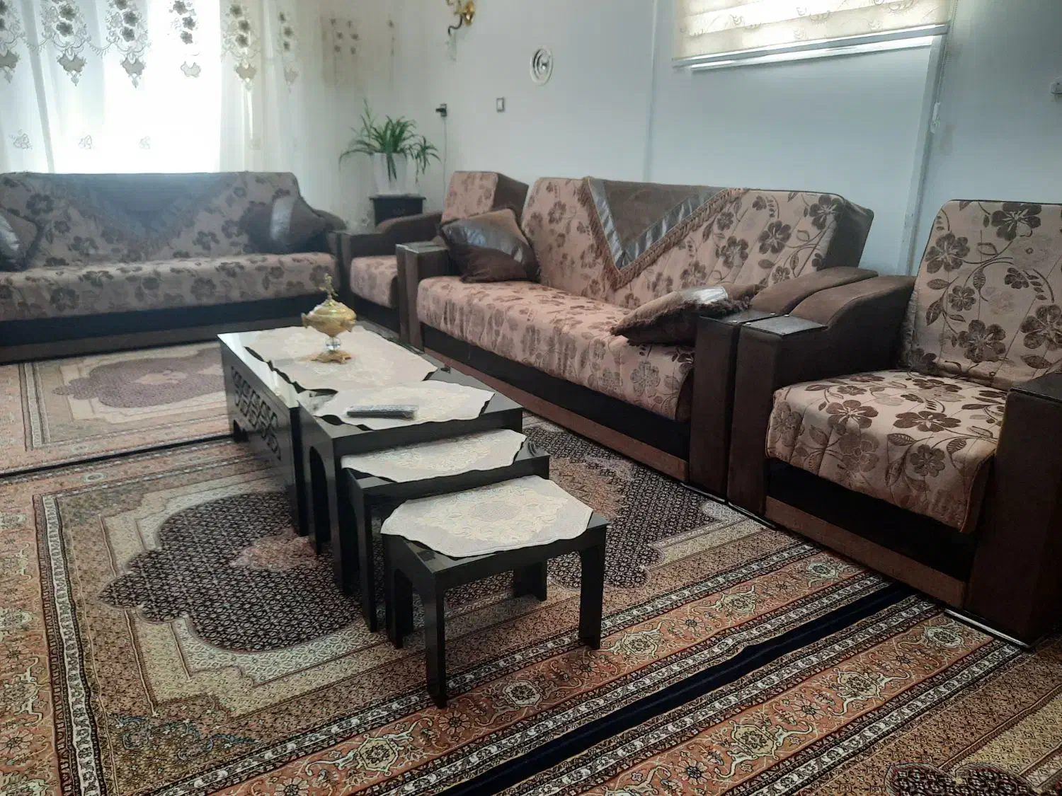 مبل تخت شو .راحتی در حد نو با چهار عسلی شیشه ای|مبلمان خانگی و میز عسلی|مشگین شهر, |دیوار