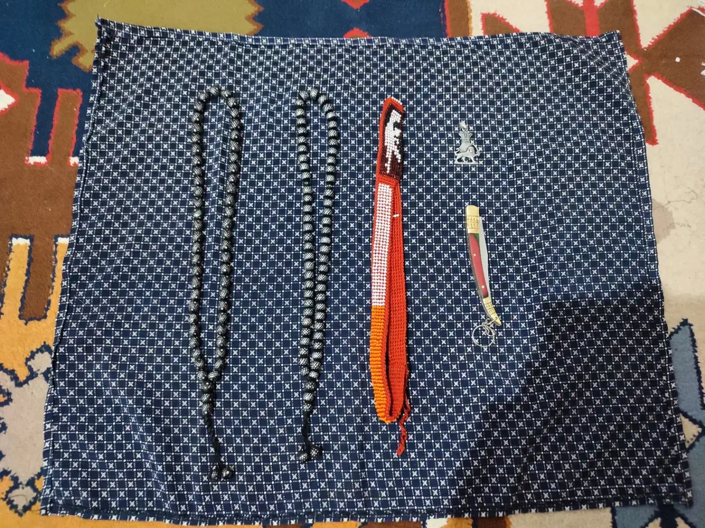 تسبیح بند زندان بافت|کلکسیون اشیاء عتیقه|نیشابور, فردوسی جنوبی|دیوار