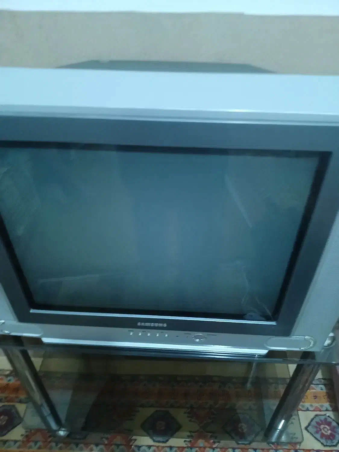 تلویزیون بیست ویک اینج سامسونگ با میز شیشه ای|تلویزیون و پروژکتور|یزد, |دیوار