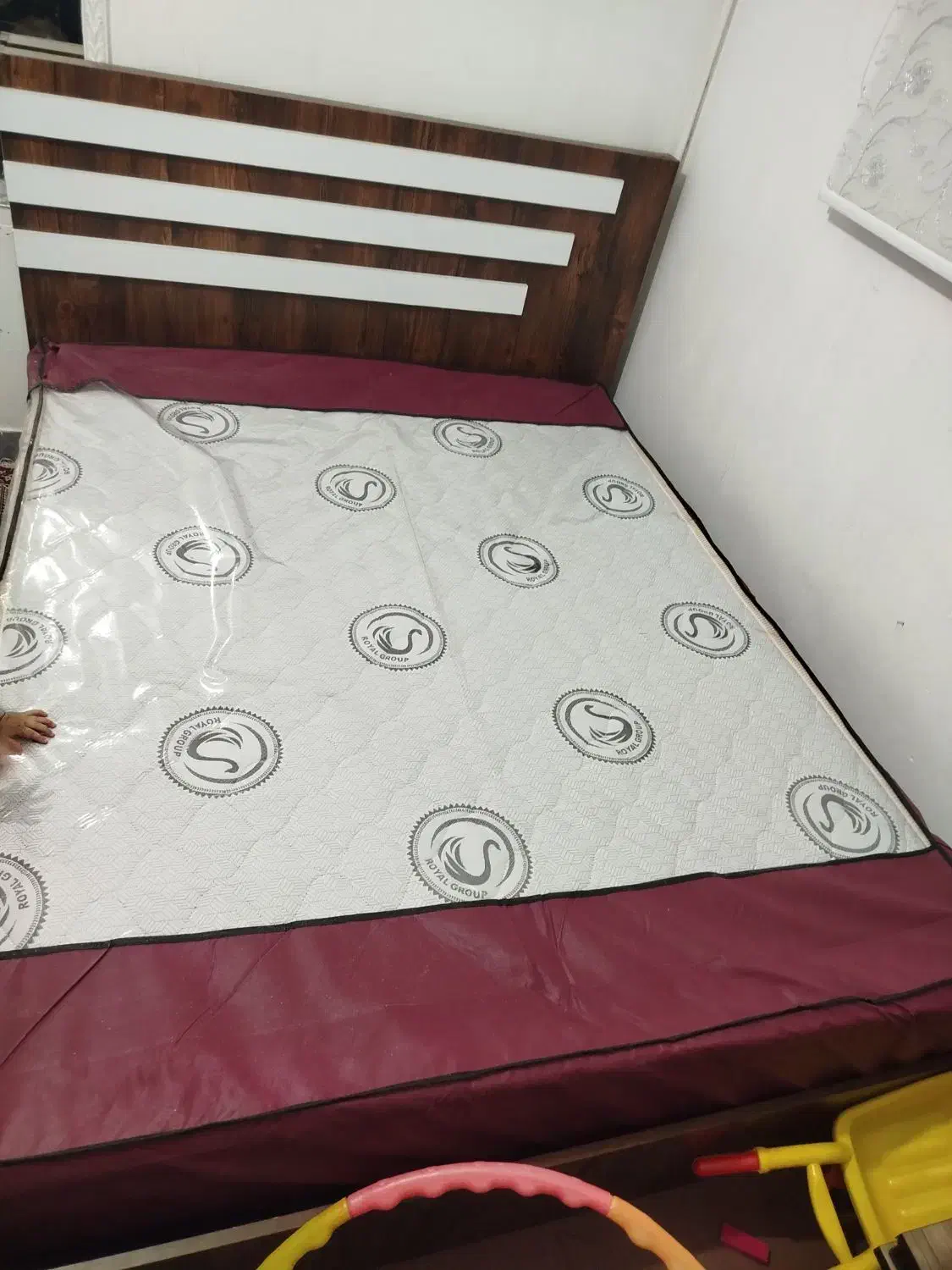 تخت خواب دو نفره سالم|تخت و سرویس خواب|ساوه, |دیوار