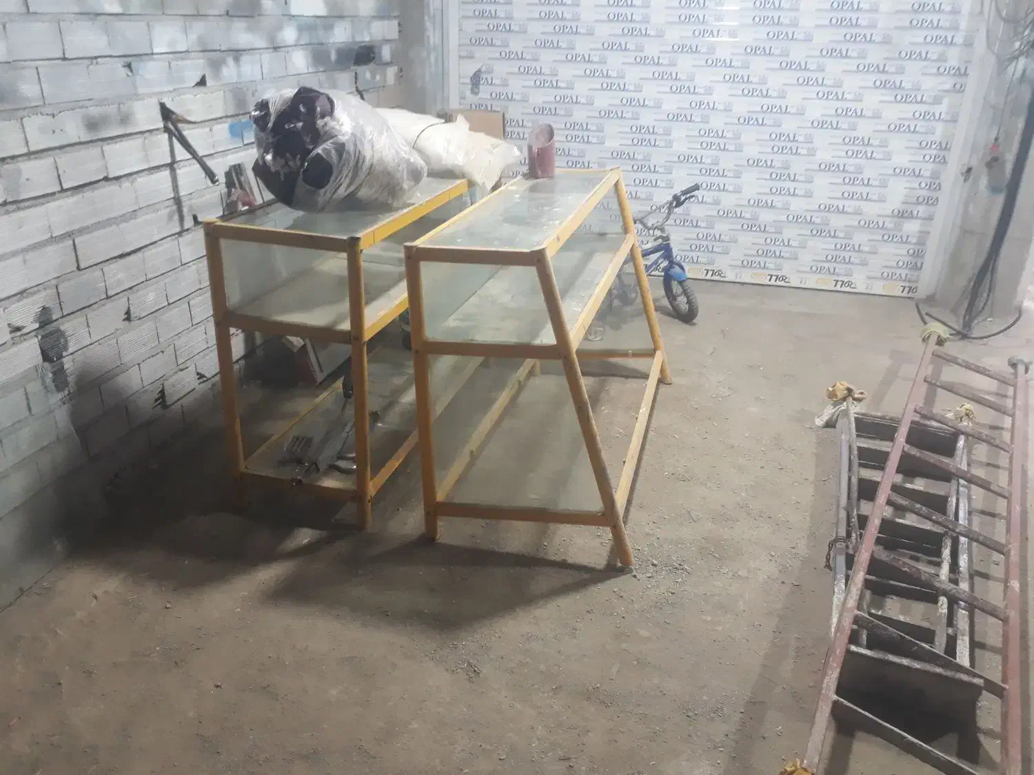 ۲ عدد ویترین فروشی|بوفه، ویترین، کنسول|سیمین شهر, |دیوار