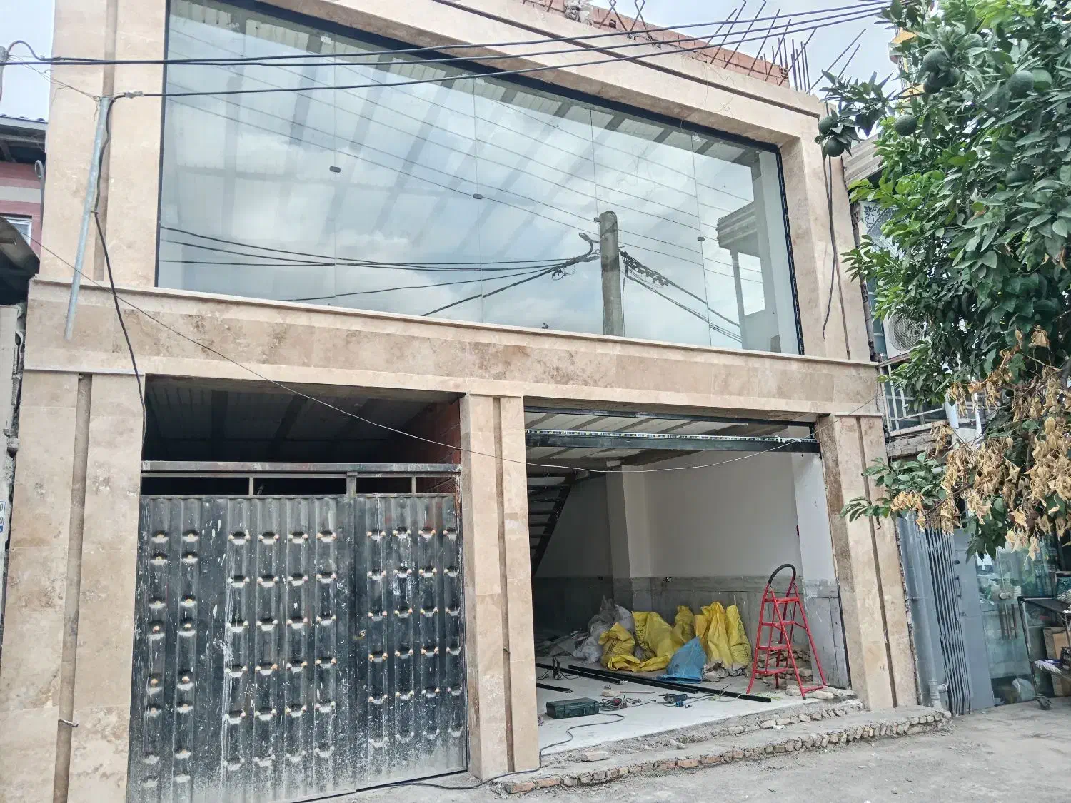 نصب شیشه سکوریت و کرکره برقی|خدمات پیشه و مهارت|گرگان, |دیوار