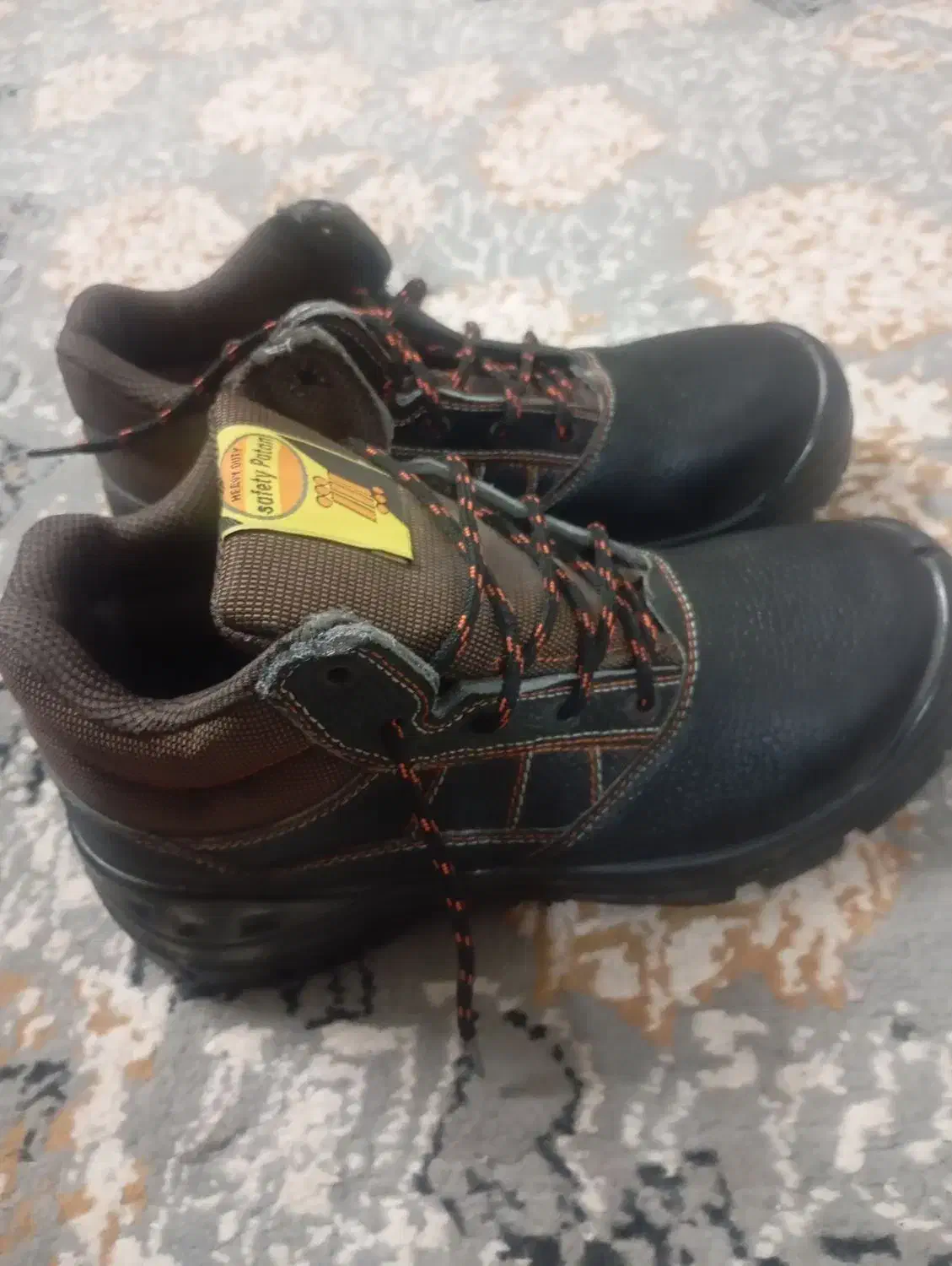 کفش کار|کیف، کفش، کمربند|میبد, |دیوار