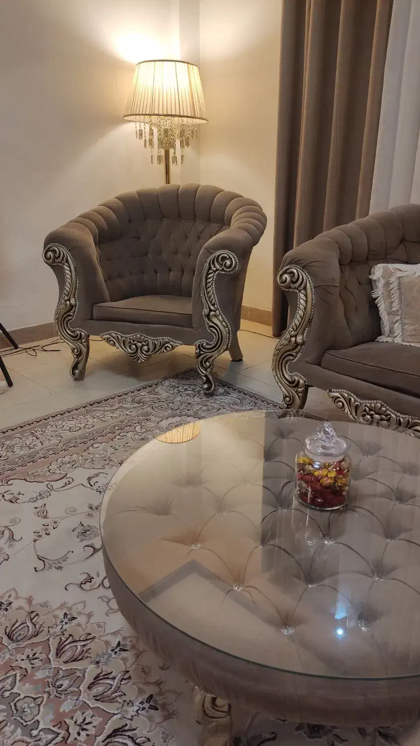 مبل هفت نفره چستر|مبلمان خانگی و میز عسلی|رشت, کوی مهر|دیوار