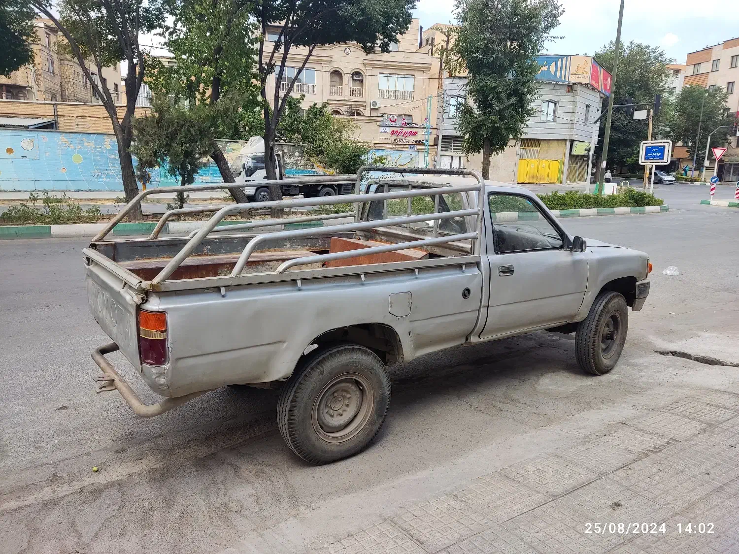 تویوتا هایلوکس کمک دار|خودرو سواری و وانت|شهرکرد, |دیوار