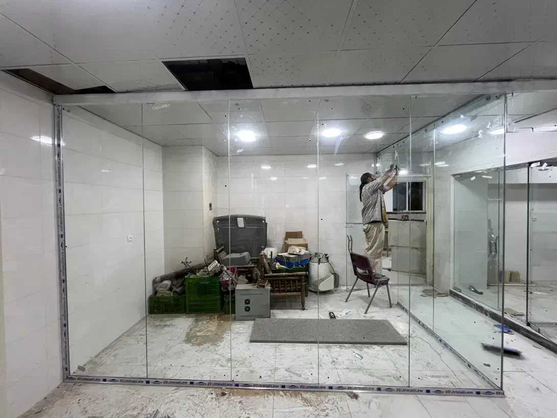 نصب و تعمیر تخصصی شیشه سکوریت|خدمات پیشه و مهارت|تبریز, |دیوار