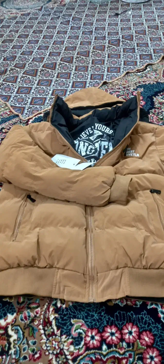 کاپشن خارجی|لباس|ری, علایین|دیوار