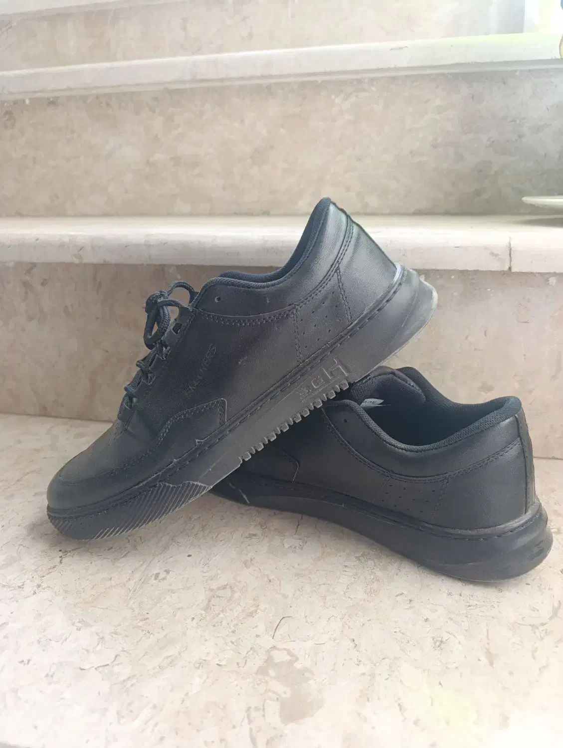 . کتونی چرم اسکچرز مشکی اسپرت برای همه تیپ ها.|کیف، کفش، کمربند|شهریار, شهریار|دیوار