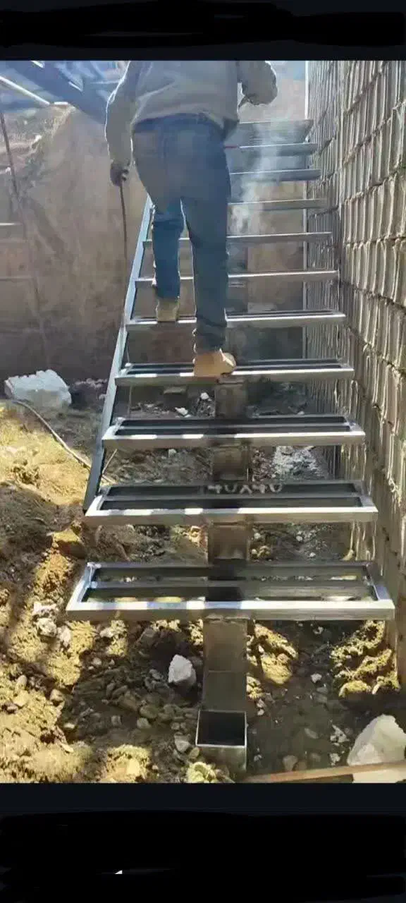 جوشکاری اسکلت،سازه نگهبان ،پله گرد ،سوله،سایهبان|خدمات پیشه و مهارت|مشهد, دانشجو|دیوار