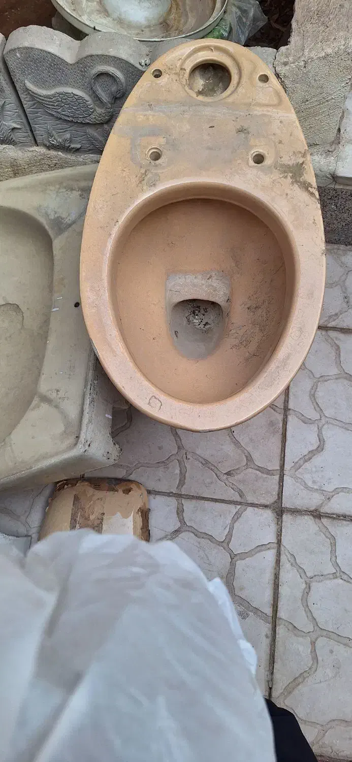 دوعدد روشویی وپایه ها.و یک تولت فرنگی|لوازم حمام|کرمان, |دیوار