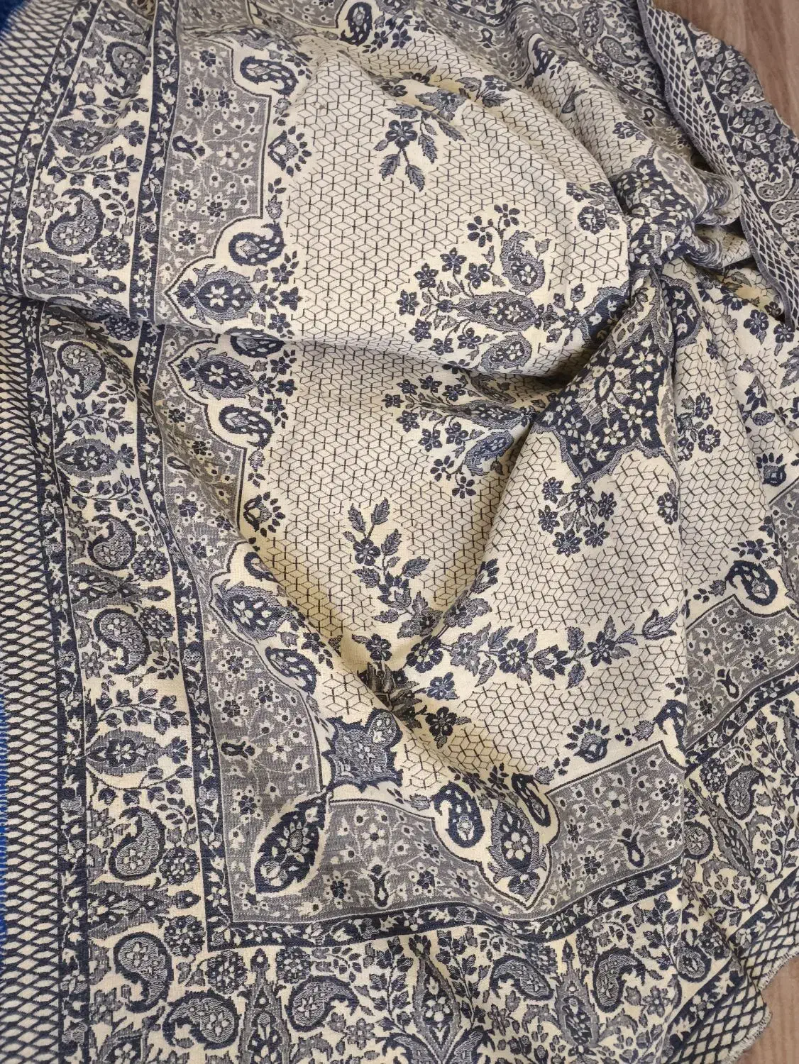 روفرشی|روفرشی|شیراز, لشکری|دیوار