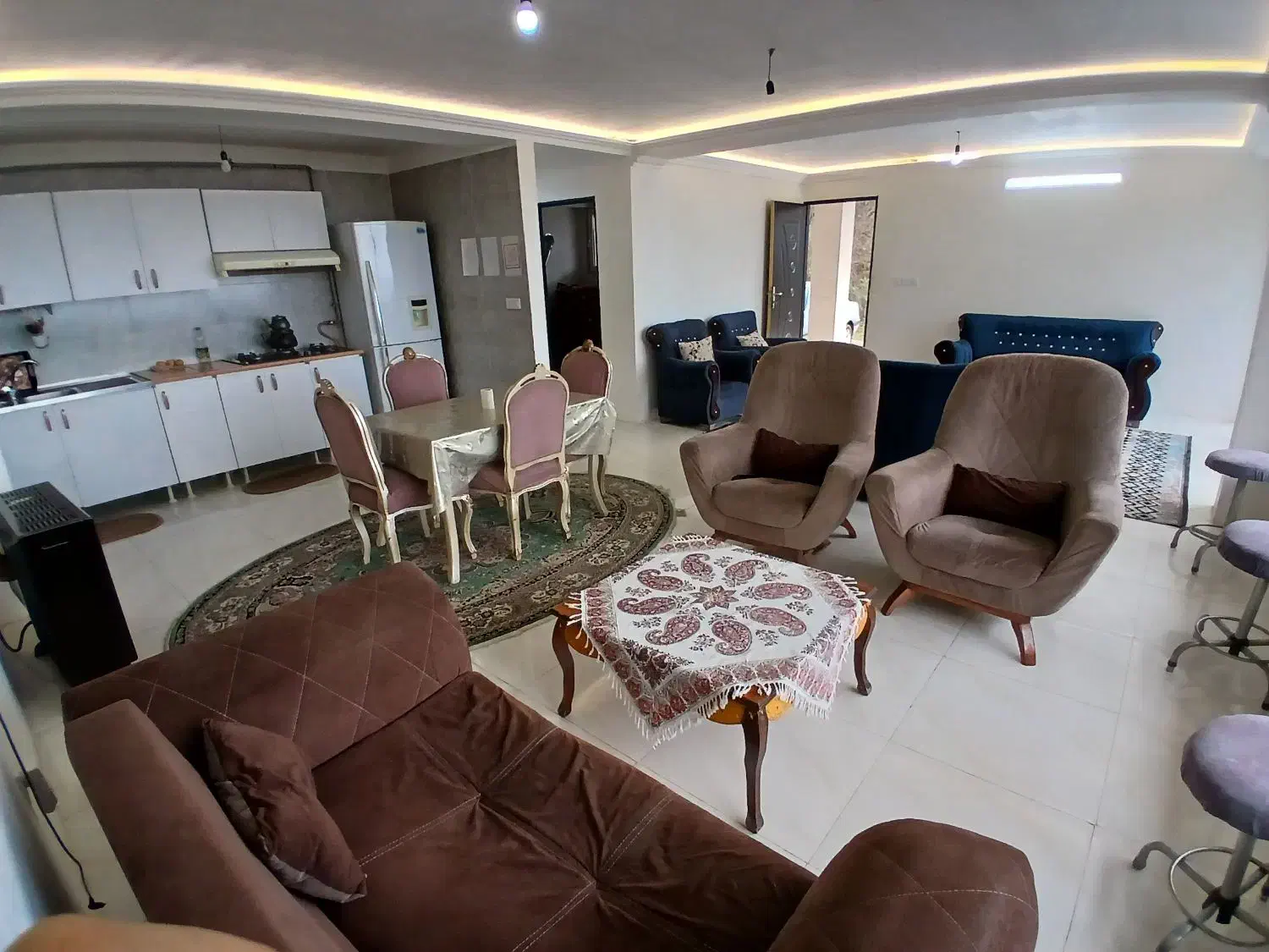 ویلای جنگلی با ویو شاه نشین در مازندران قائمشهر|اجارهٔ کوتاه‌مدت ویلا و باغ|قائم‌شهر, |دیوار