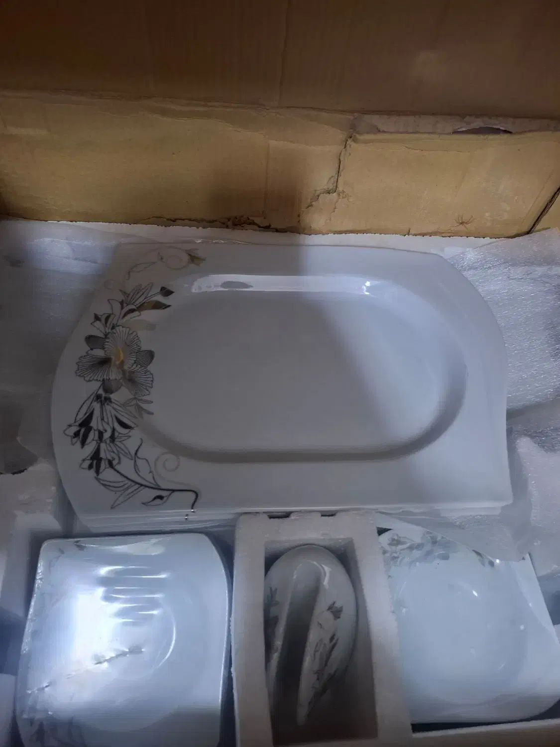 چینی دوازده نفره پردیس|ظروف سرو و پذیرایی|گلستان (تهران), |دیوار