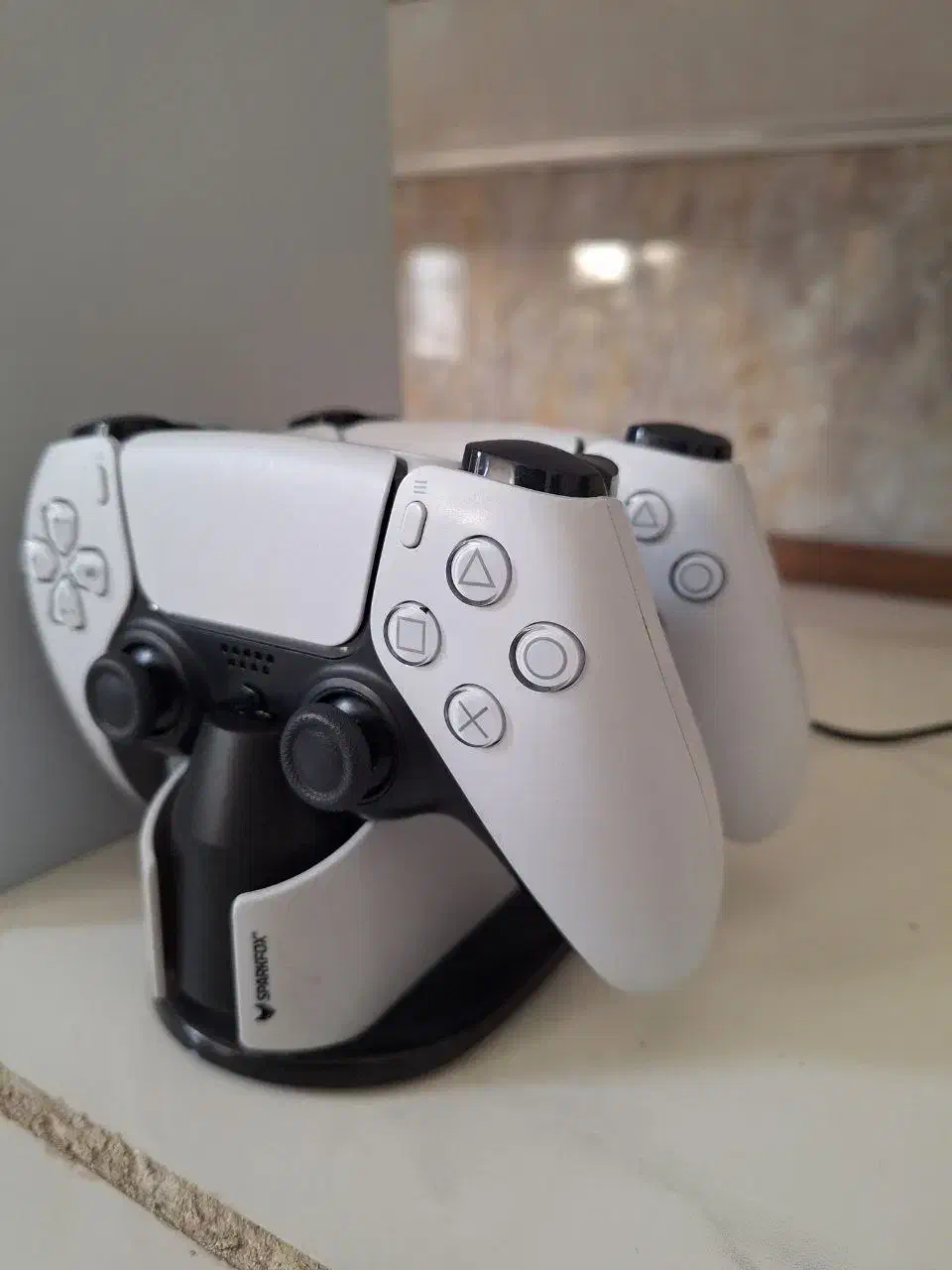 ps5 fat به همراه دسته و پایه شارژر|کنسول، بازی ویدئویی و آنلاین|تهران, کیانشهر|دیوار