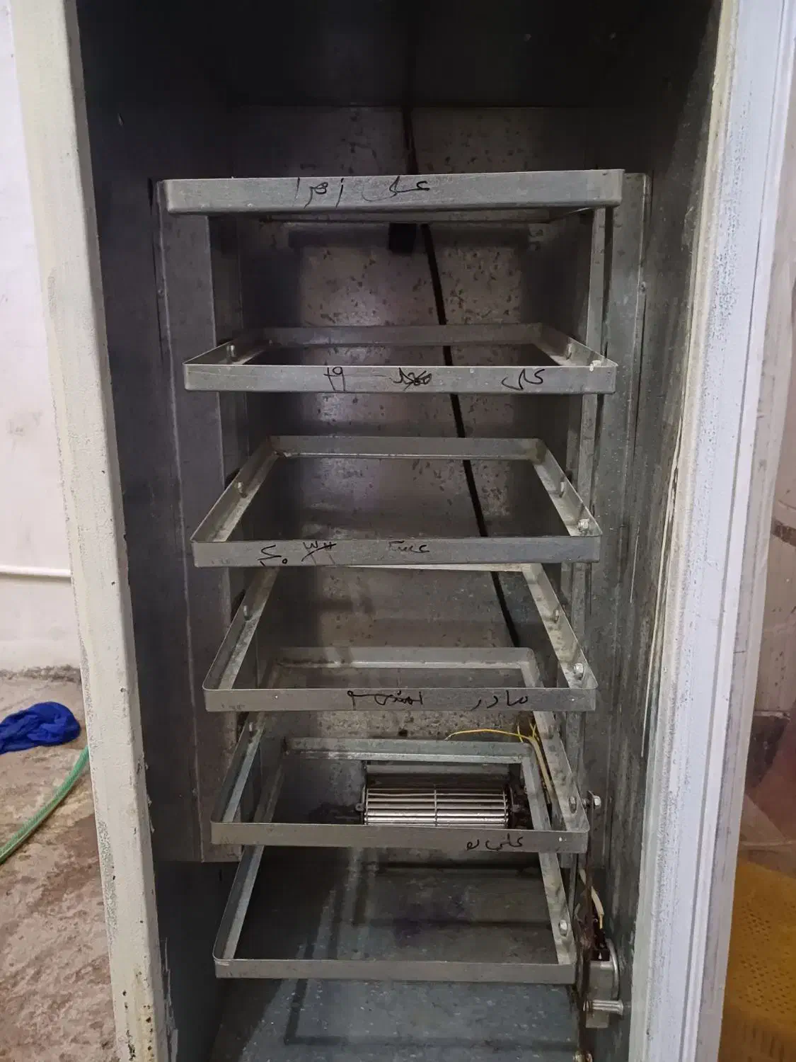 دستگاه جوجه کشی|لوازم جانبی حیوانات|باسمنج, |دیوار