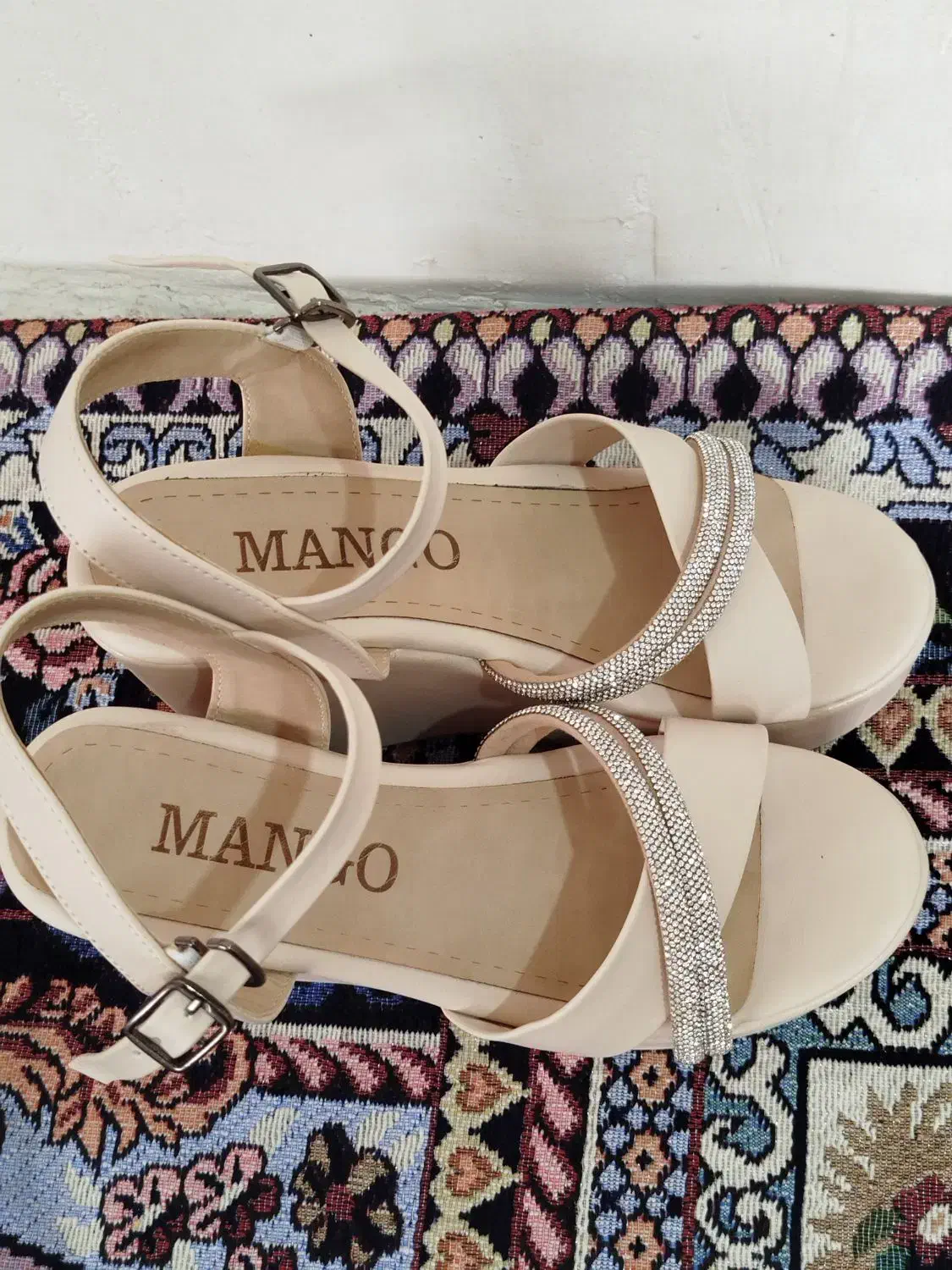 کفش مجلسی|کیف، کفش، کمربند|سیلاخور, |دیوار