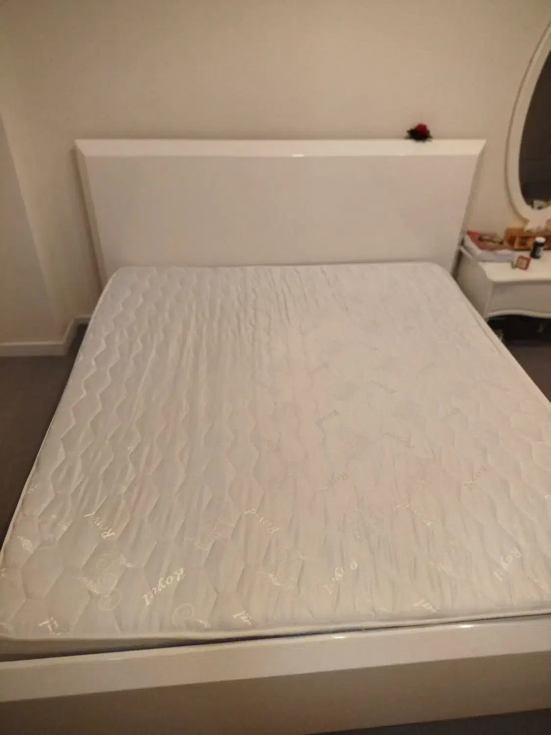 تخت خواب|تخت و سرویس خواب|بومهن, |دیوار