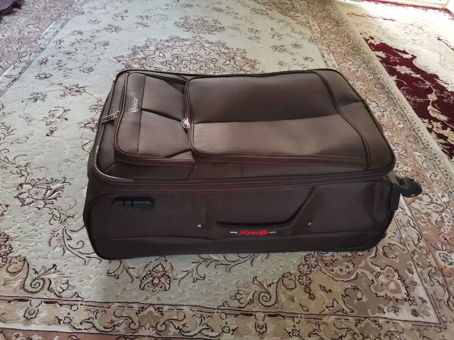 چمدان دیوتر|کیف، کفش، کمربند|ارومیه, |دیوار