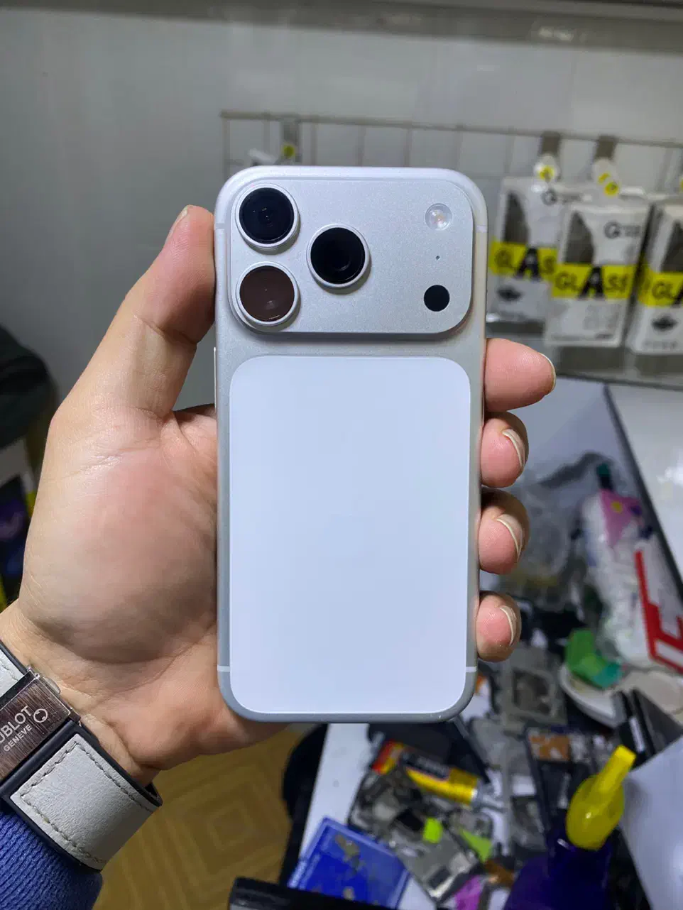 17 pro|موبایل|شیراز, ابیوردی|دیوار