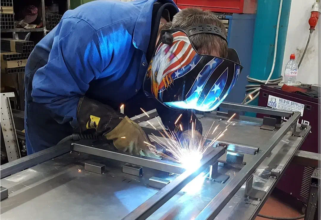 کمک مونتاژکار- سنگ زنی - جوشکاری|استخدام صنعتی، فنی، مهندسی|بهبهان, |دیوار