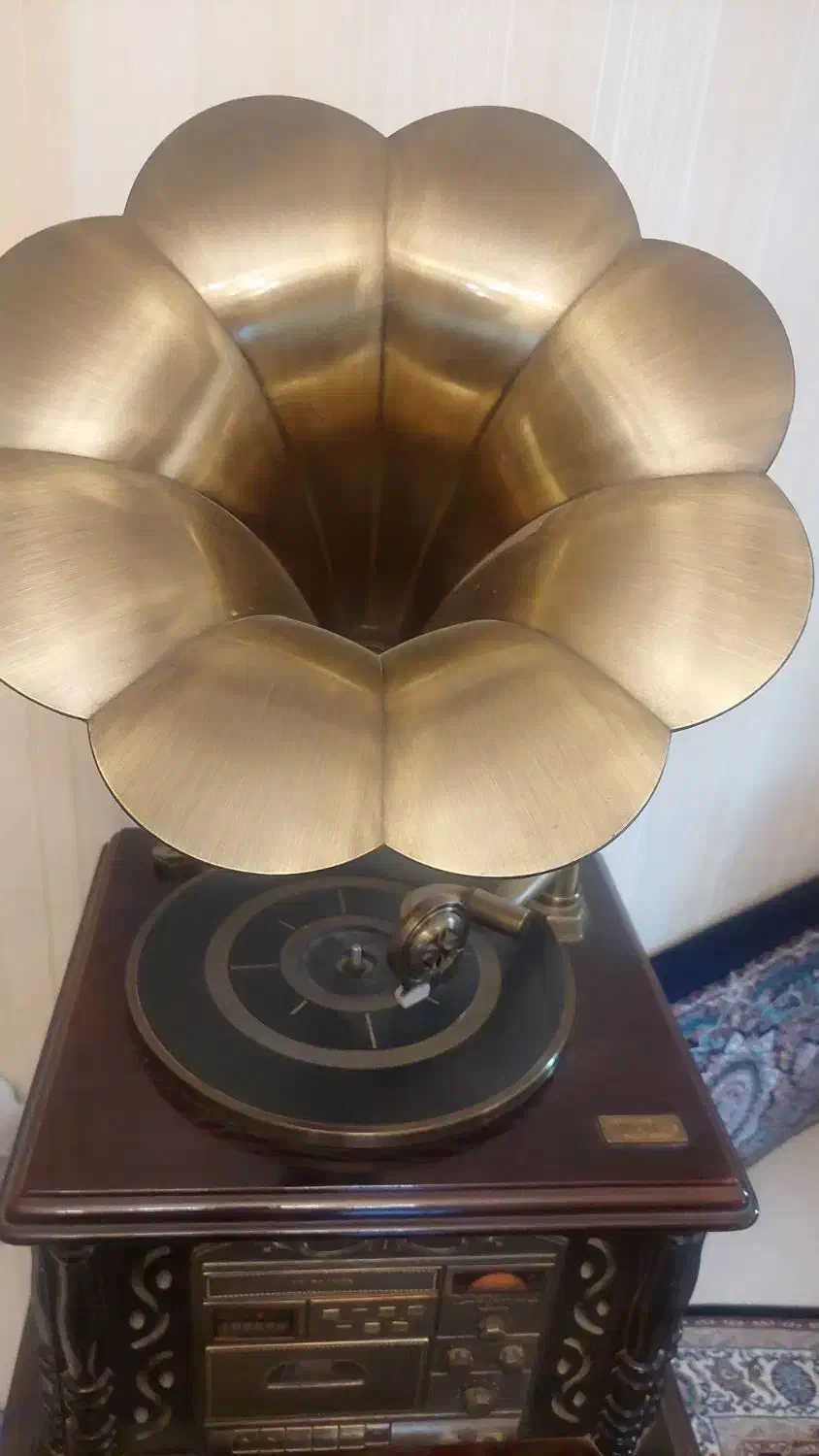 گرامافون|کلکسیون اشیاء عتیقه|ری, عباس‌آباد|دیوار