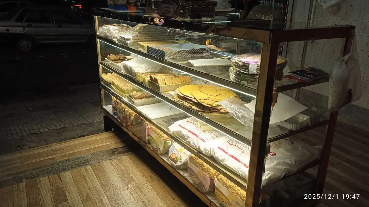 فروش ویترین شیرینی قنادی و فانتزی خشک و خمیرگیر|فروشگاه و مغازه|پارس‌آباد, |دیوار