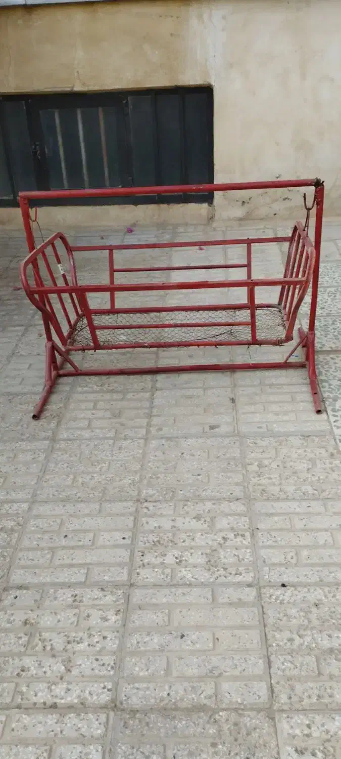 گهواره بچه آهنی|تخت و صندلی بچه|کاشان, درب یلان|دیوار