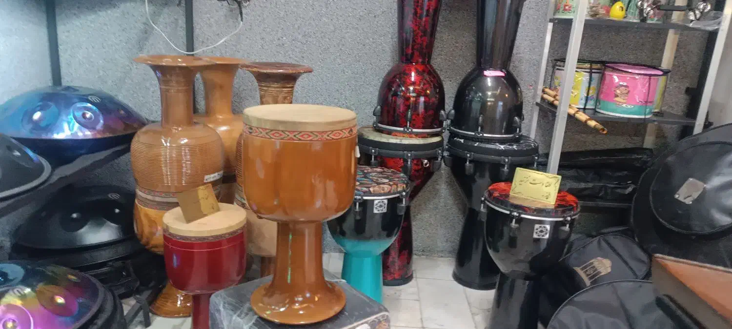 تنبک دهان بزرگ چوبی (استوک)|سازهای سنتی|شیراز, سیلو|دیوار