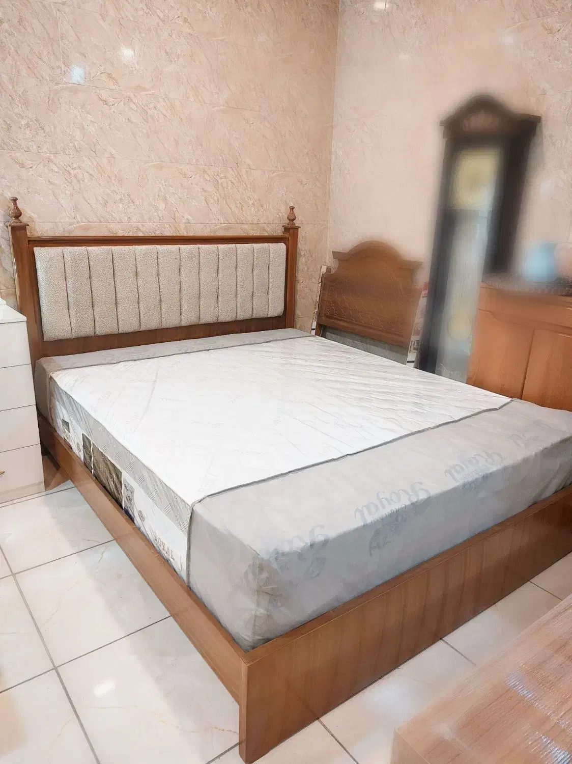 تخت خواب دونفره با عسلی|تخت و سرویس خواب|قرچک, زیبا شهر|دیوار
