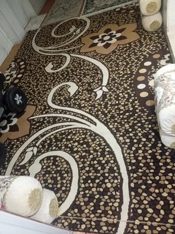 گلیم فرش و ۶ تا بالشت و میز تی وی در حد نو|فرش|یاسوج, |دیوار