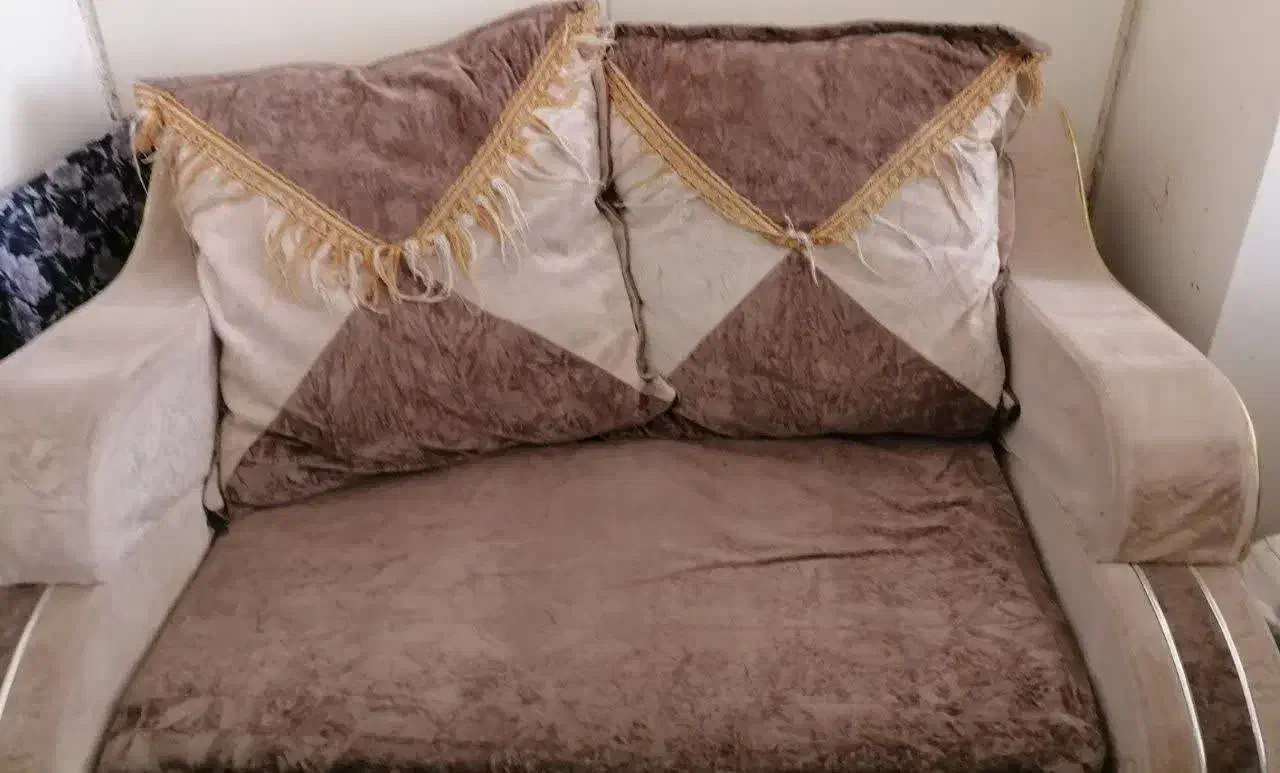 دو دست مبل دست دوم خوب|مبلمان خانگی و میز عسلی|بم, |دیوار