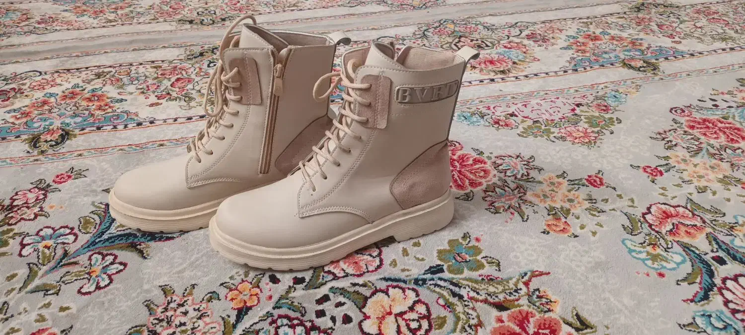 بوت|کیف، کفش، کمربند|الیگودرز, |دیوار