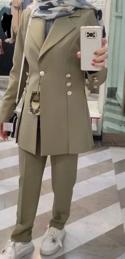 مانتو|لباس|رباط‌کریم, نصیرشهر|دیوار