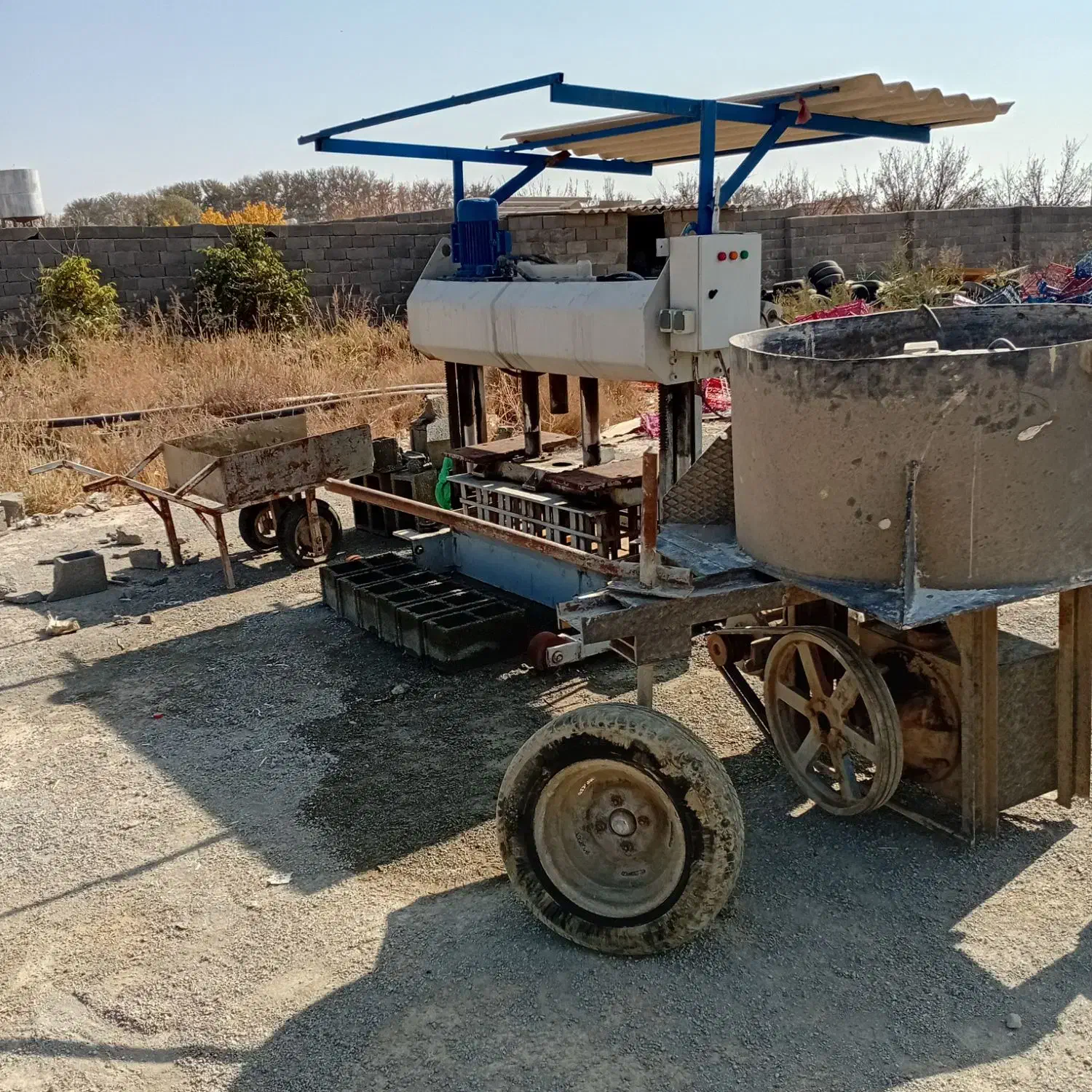 دستگاه بلوک زنی 6تایی اتومات پرسی|ماشینآلات صنعتی|چهارباغ, |دیوار