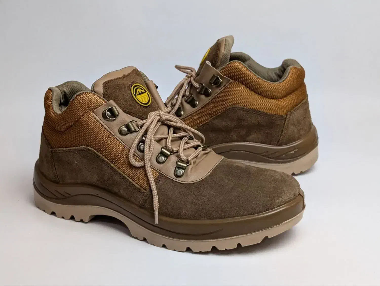 فروش انواع کفشهای کوهنوردی به نرخ عمده|کیف، کفش، کمربند|نورآباد, |دیوار