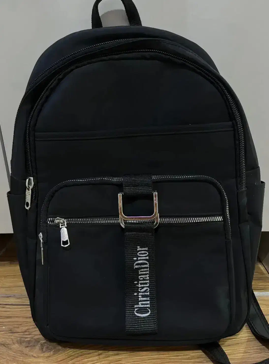 کوله پشتی|کیف، کفش، کمربند|سیلوانه, |دیوار