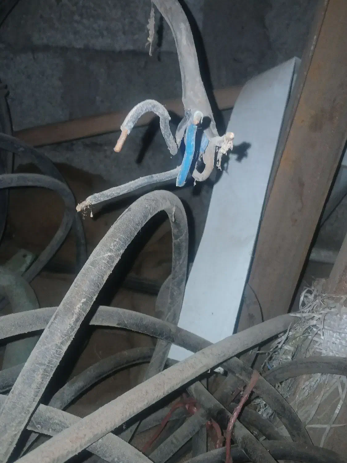 کابل برق ۱۰ ×4 سه رنگ شرکت سمنان|عمدهفروشی|طاهرگوراب, |دیوار